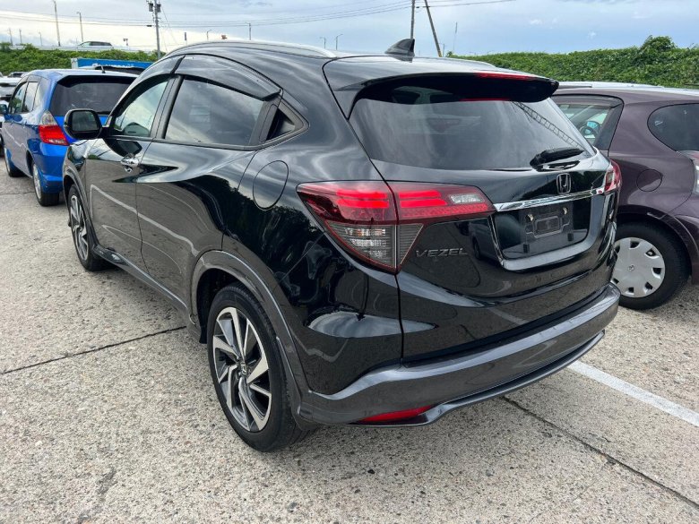 Хонда Везел гибрид 2017 год