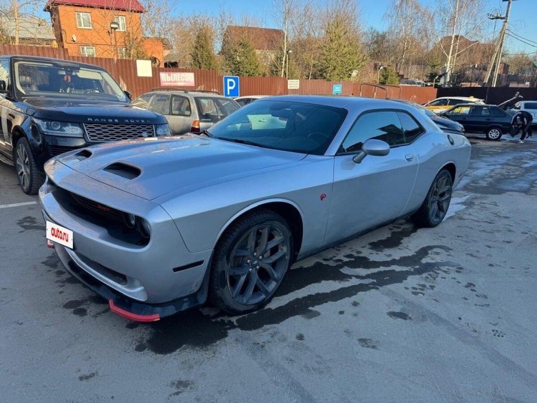 Серый додж челленджер