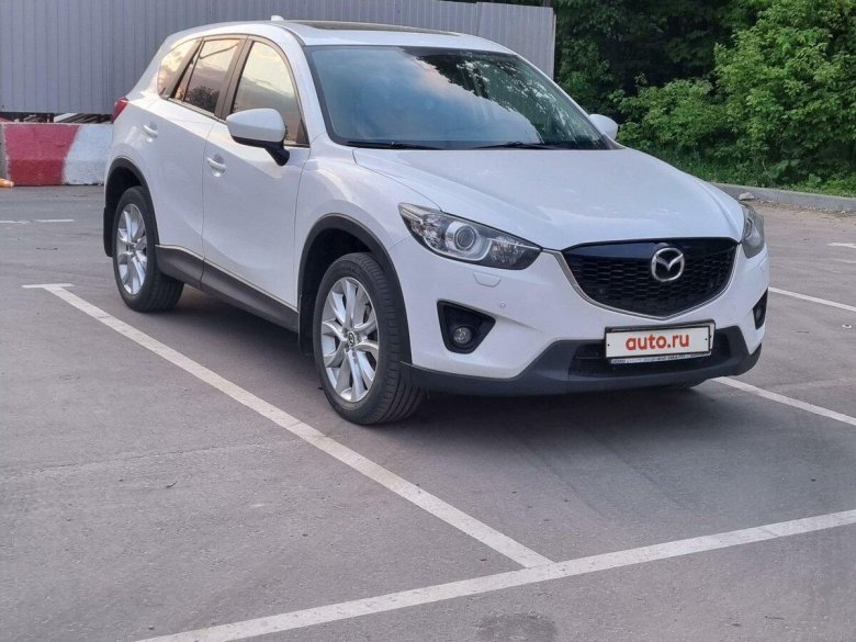 Белая мазда