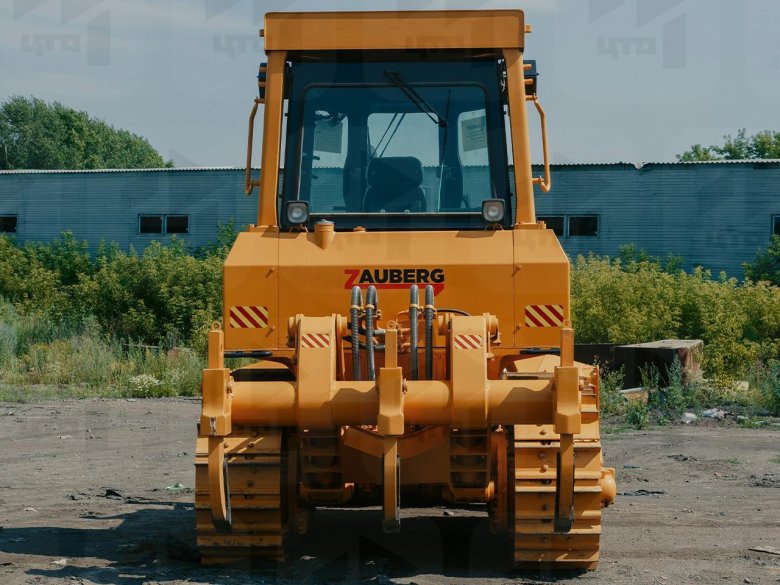 Гусеничный бульдозер