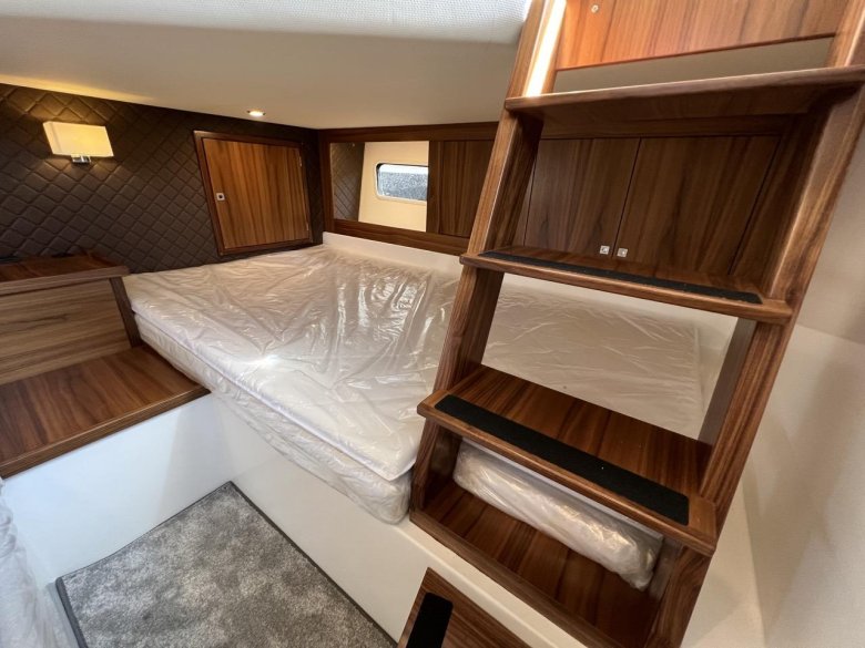 Моторная яхта