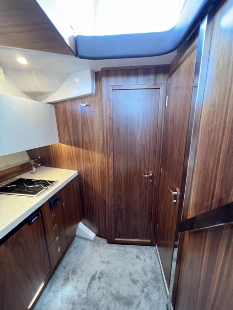 Яхта в москве