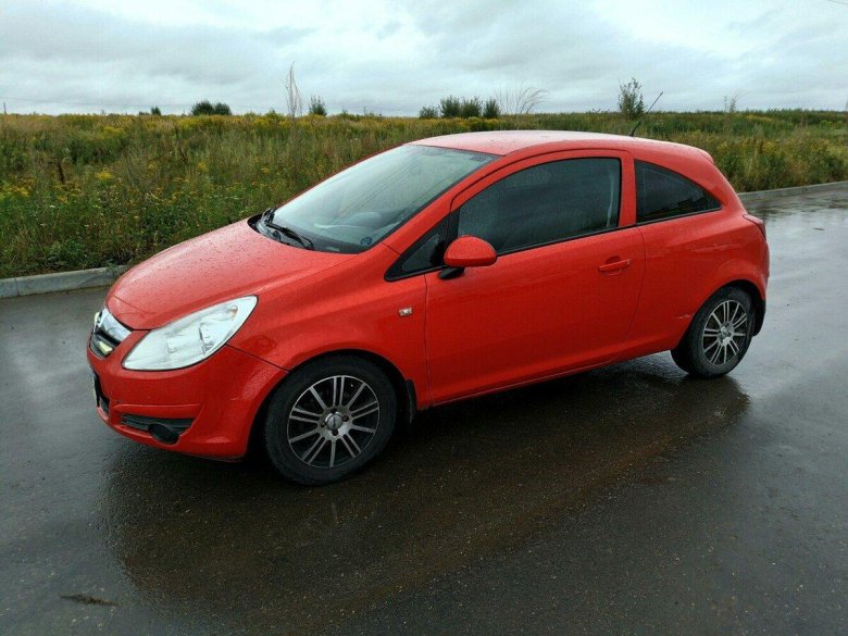Opel Corsa красная