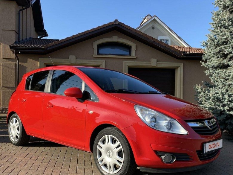 Опель Корса 2008 год красная