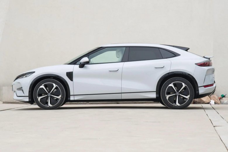 Электрический внедорожник