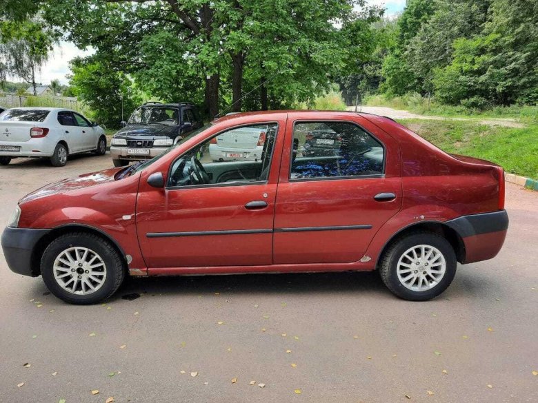 Renault Logan 1 красный