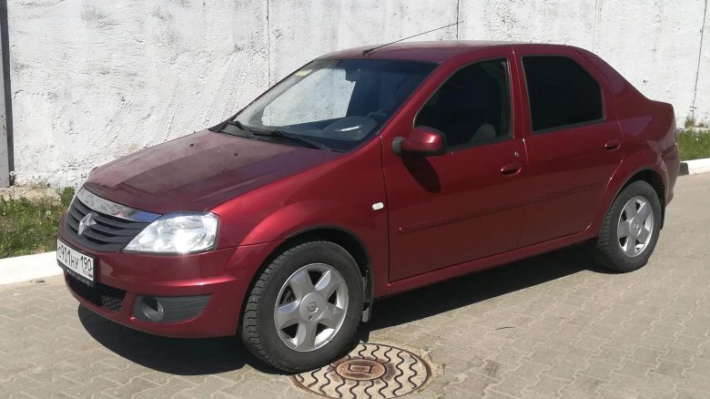 Renault Logan 1 красный