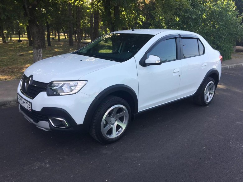 Рено Логан степвей белый