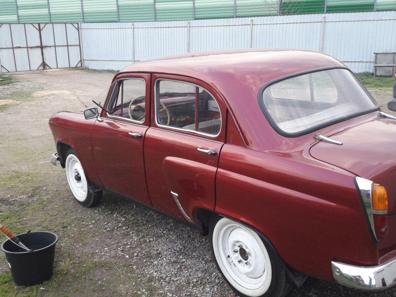 Москвич 407 красный
