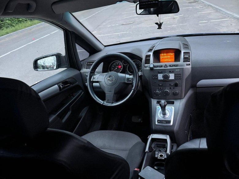 Opel zafira 2007 салон