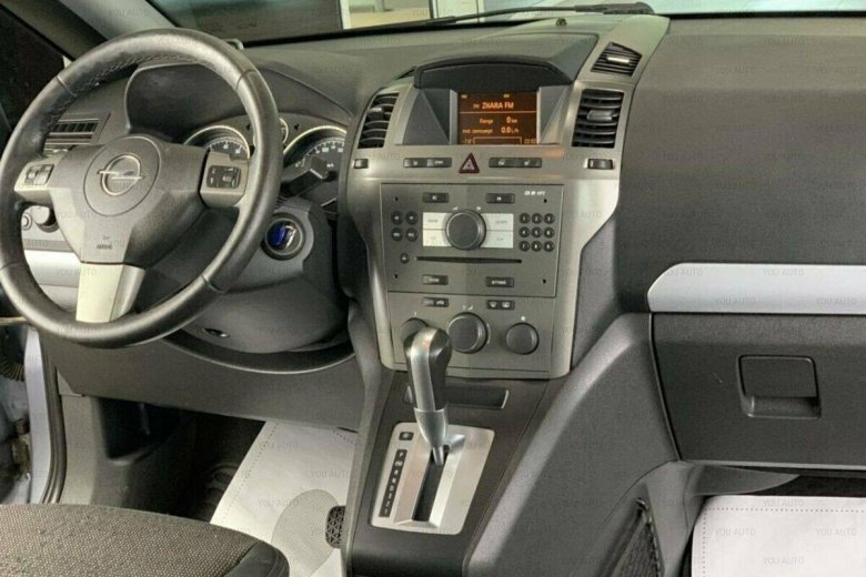 Opel Zafira 2005 салон