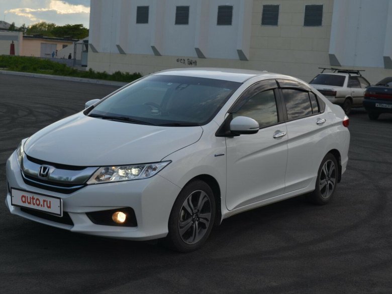 Honda Grace белая