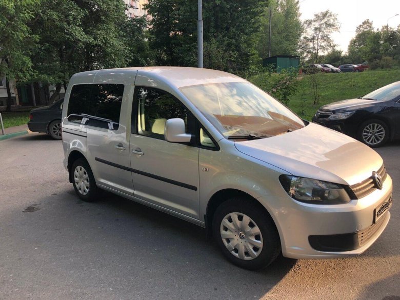Фольксваген Кадди серебристый