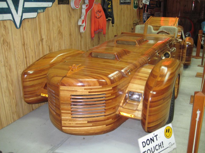 Машина из дерева