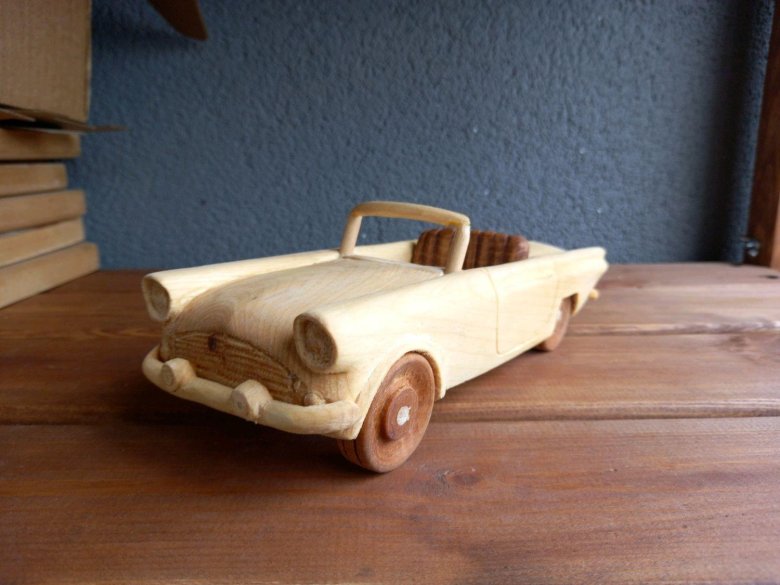 Машинка из дерева