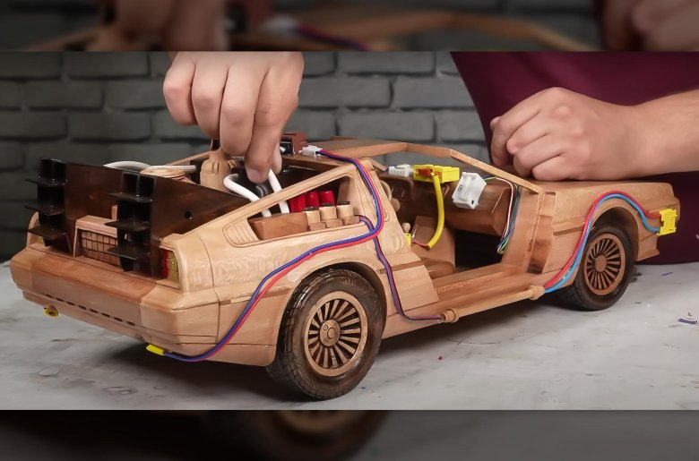 Деревянный автомобиль