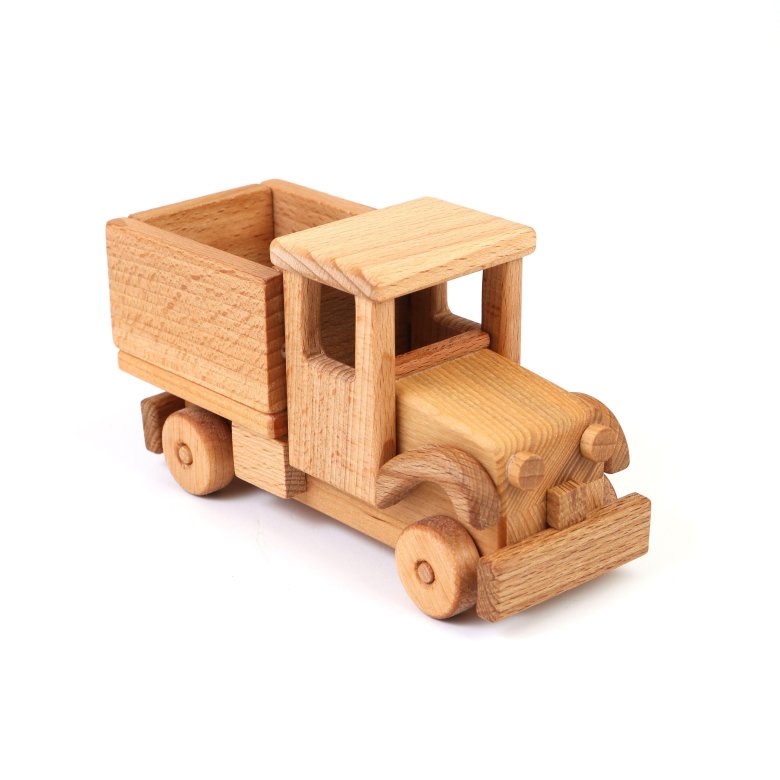 Игрушечная машинка из дерева