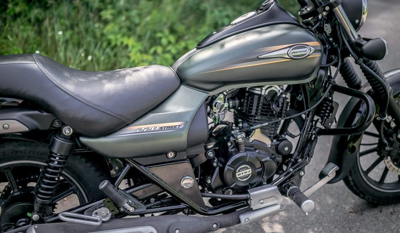 Баджадж Авенджер 220