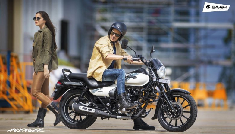 Bajaj avenger 220 street