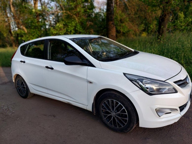 Белый hyundai solaris