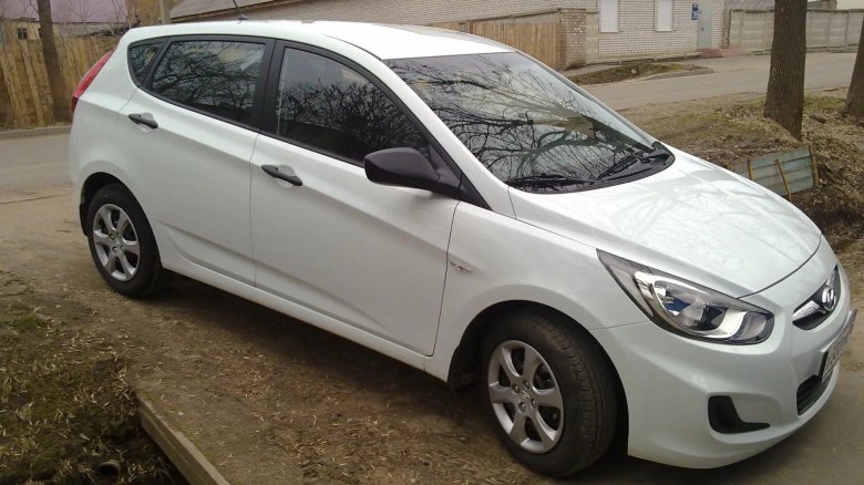 Хендай Солярис хэтчбек белый