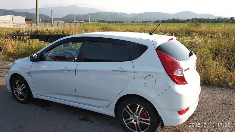 Хендай Солярис хэтчбек белый