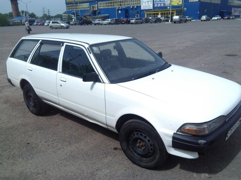 Тойота Карина 2 универсал 1989