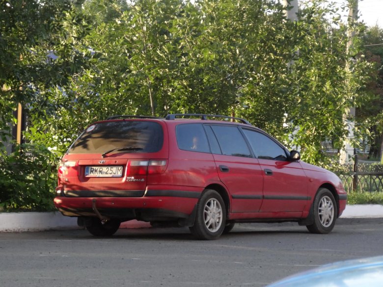 Toyota Carina e универсал