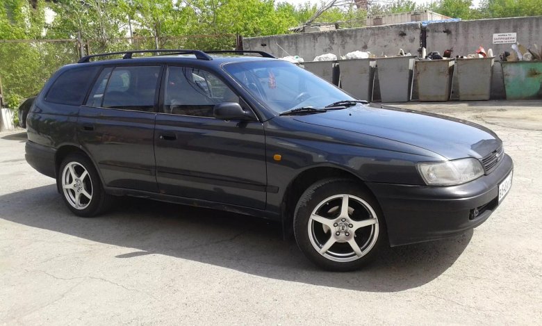 Тойота Карина е универсал 1,6.