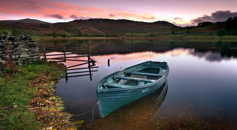Пейзаж с лодкой