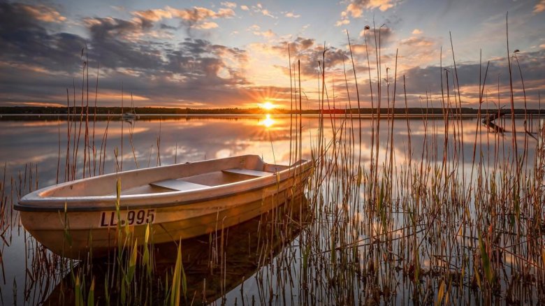 Лодка на озере