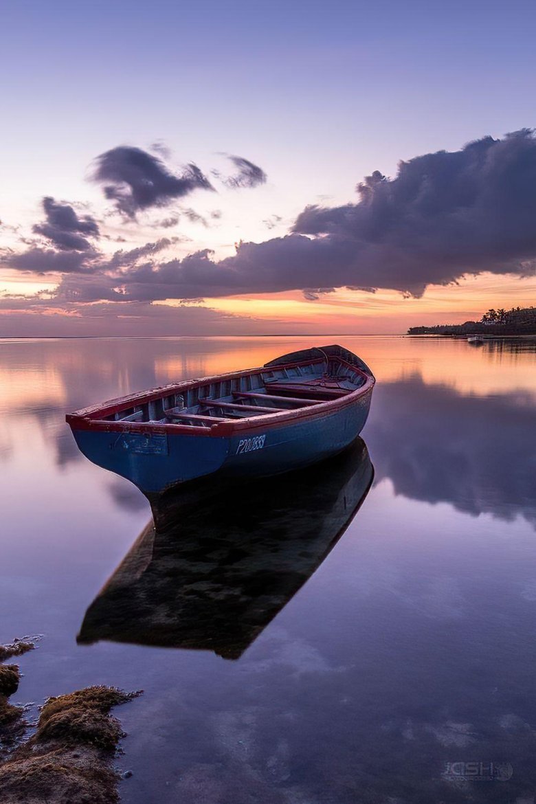 Лодка на закате