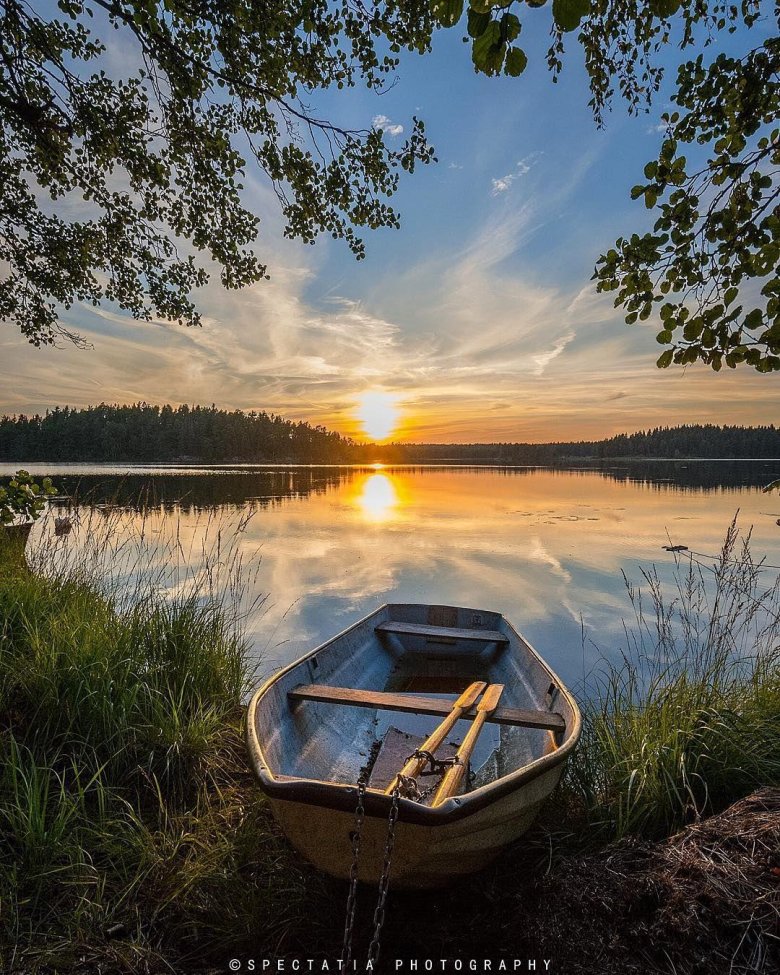 Лодка на озере