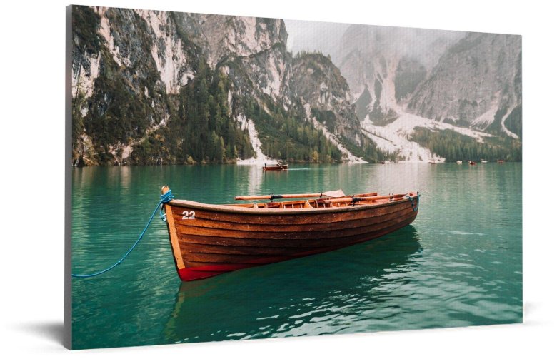 Лодка в море