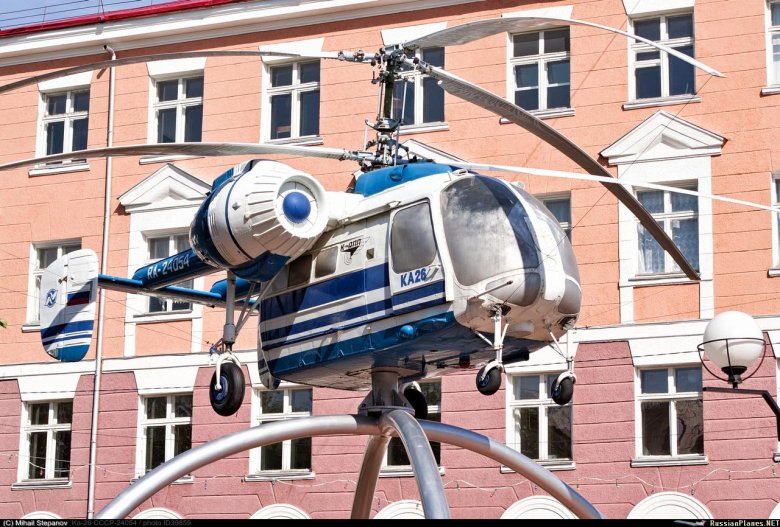 Памятник вертолёту ка-26 в Кумертау