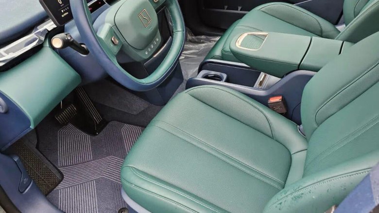 Автомобиль салон