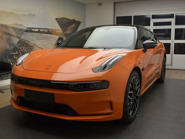 Машина zeekr 001