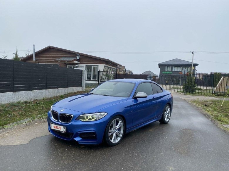 BMW 4 серии с синими суппортами