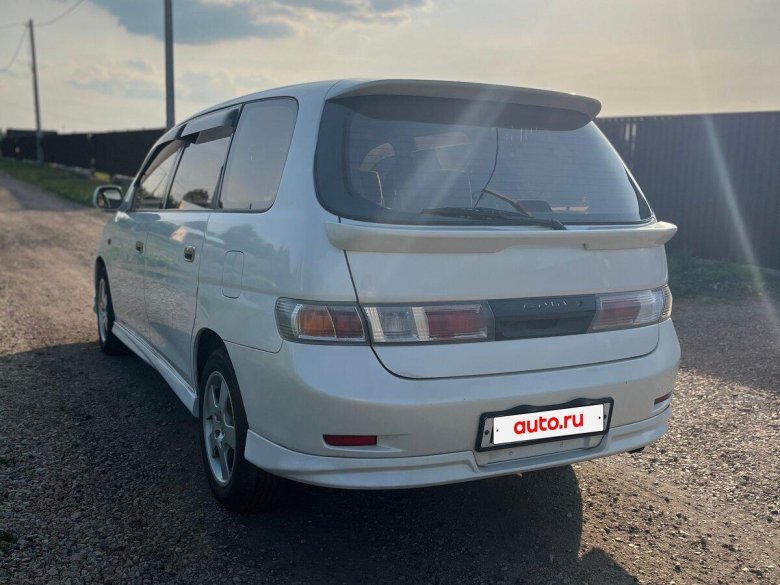 Тойота гайя 2000