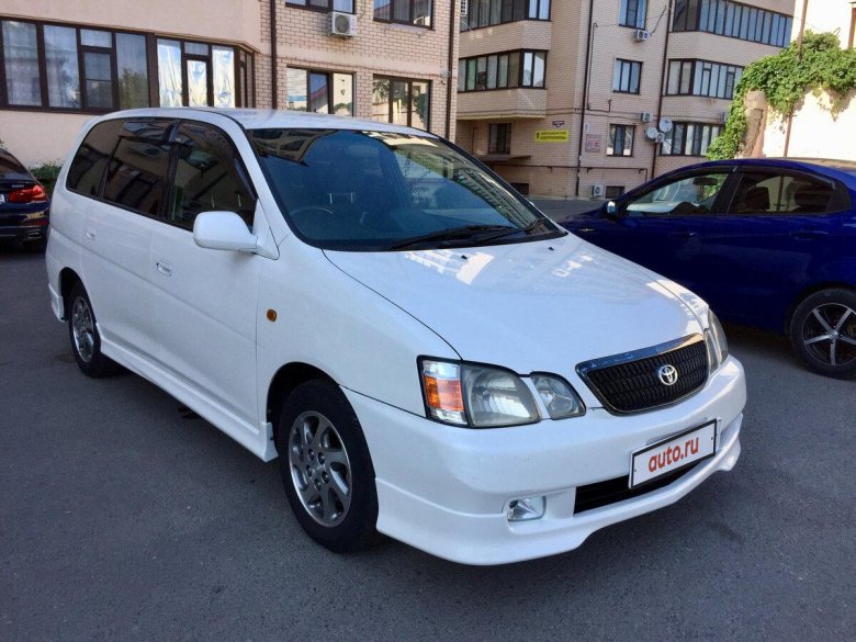 Toyota Gaia 2001