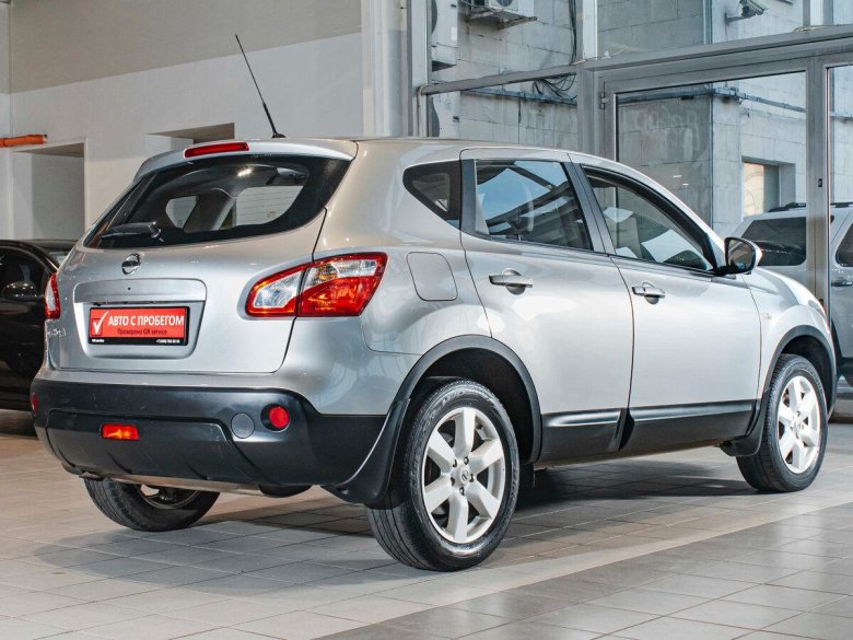 Nissan Qashqai 2013 — 2019 II серебристый
