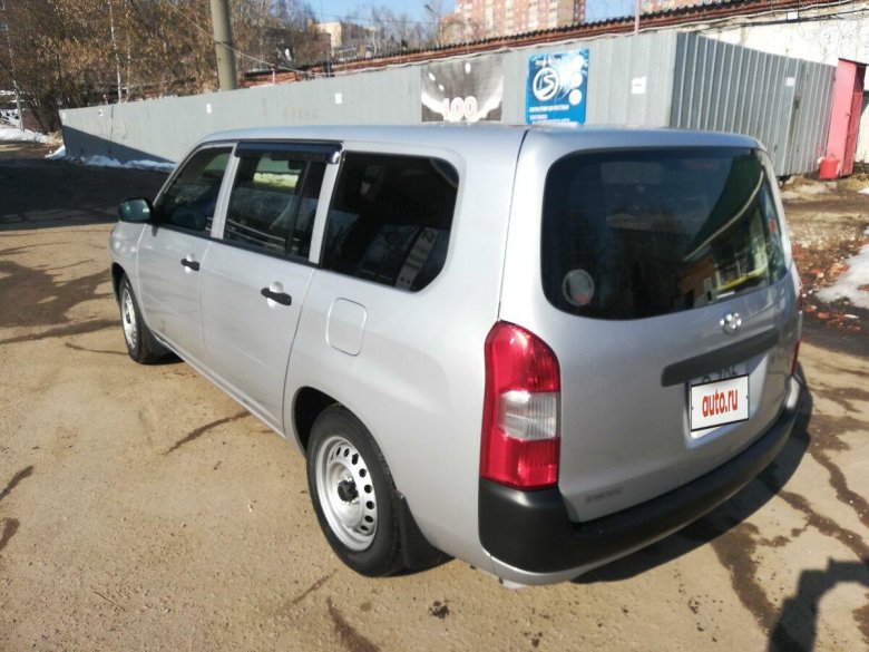 Тойота пробокс серебристая