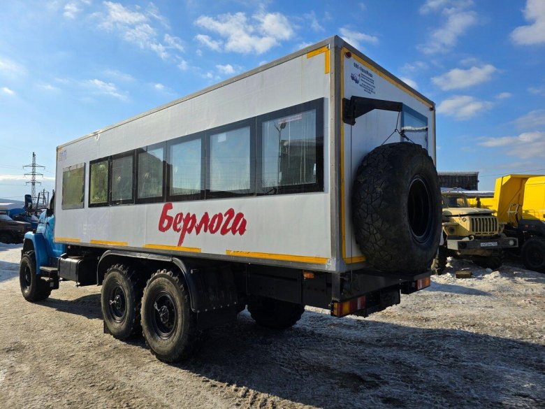 Вахтовый автобус урал