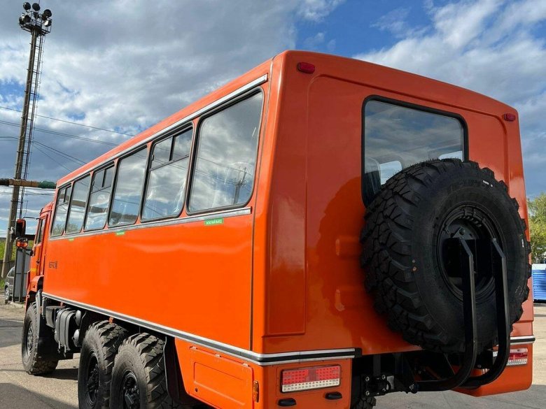 Вахтовый автобус нефаз 4208 на шасси камаз 5350