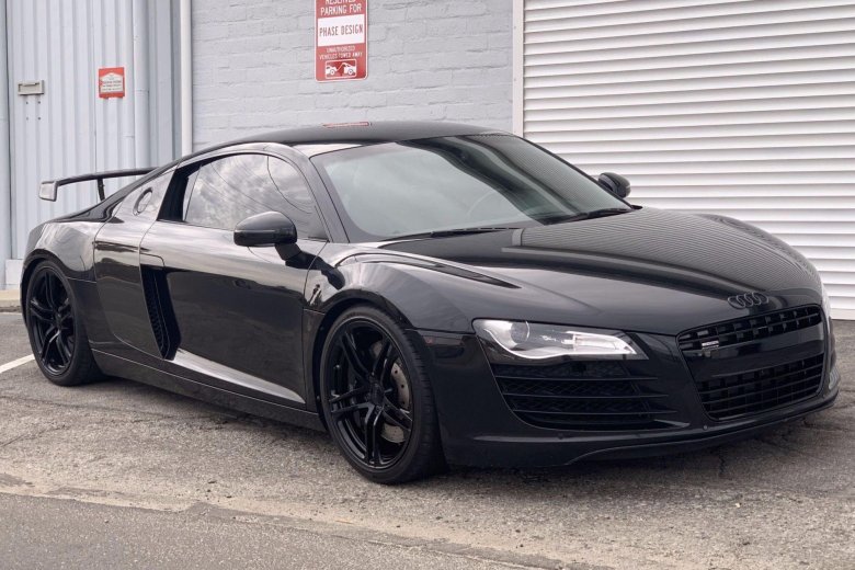 Audi r 8 black