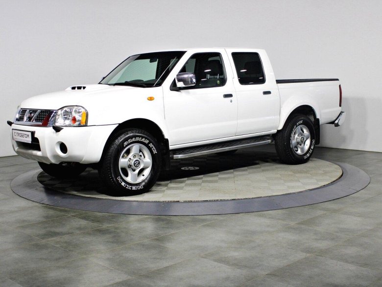 Ниссан н п 300 2012