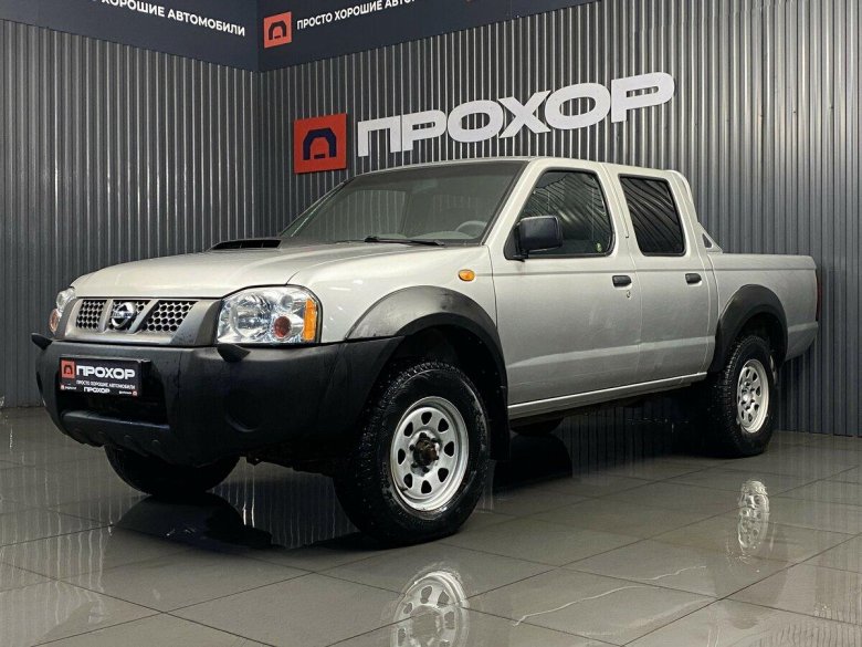 Ниссан н п 300 2012