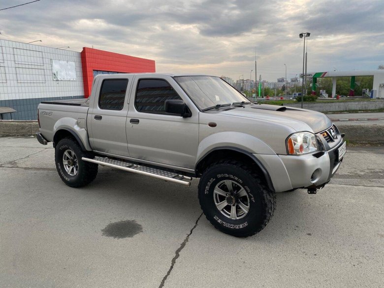 Ниссан нп 300