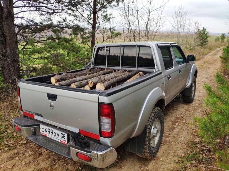 Ниссан н п 300 2012