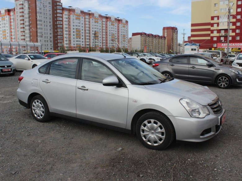 Nissan Almera серебристый